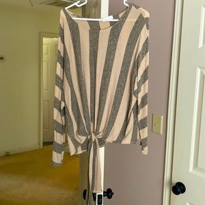 Knotted light sweater - cream color